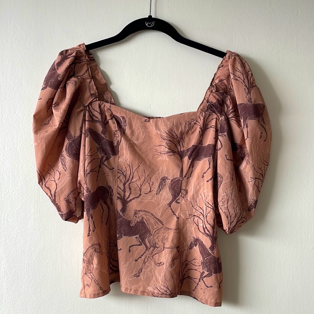 Never worn, brown top.